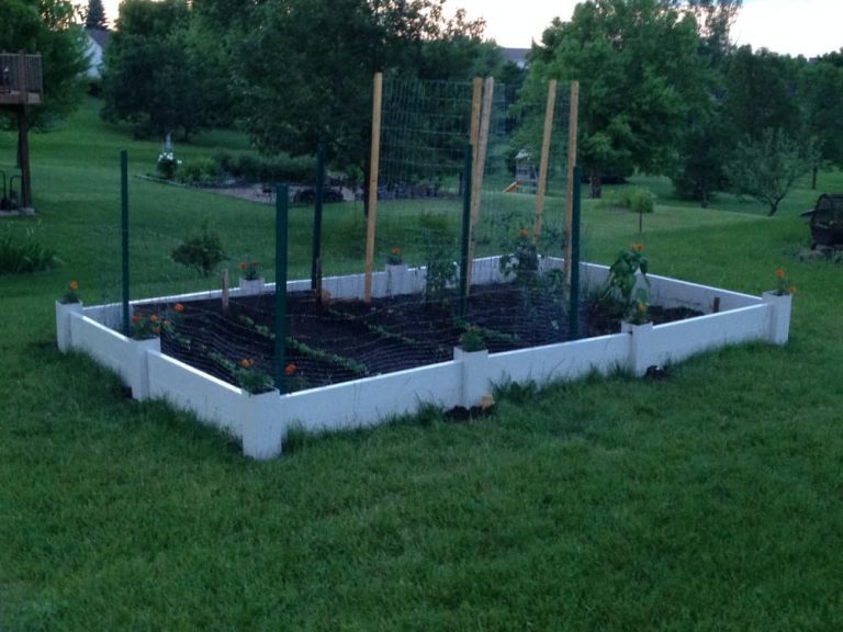 Raised Vinyl Garden Bed – Minnesota Vinyl & Aluminum, Inc.